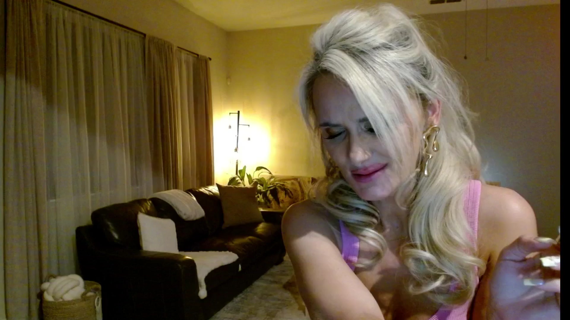 Gallery image thumbnail from MissMayah's myfreecams stream on, 05/10/2025, 14:56 image 4 of 20