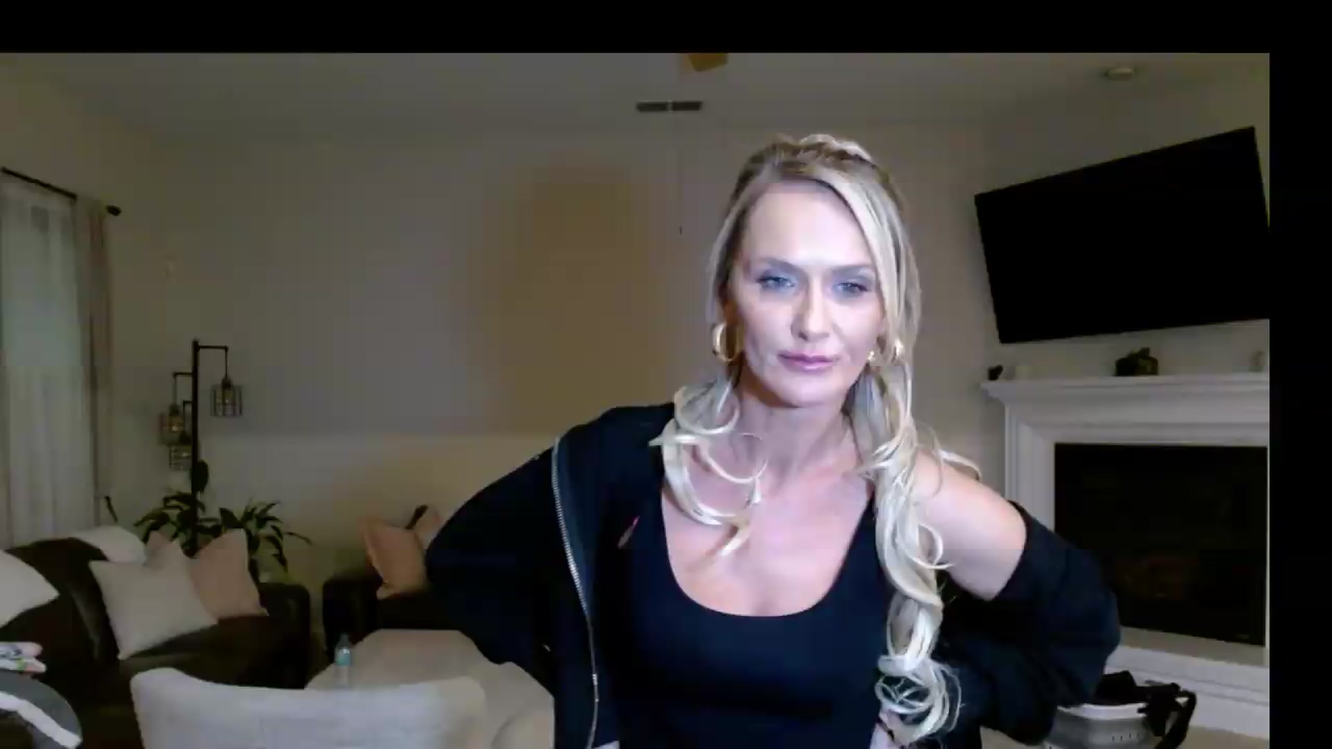 Gallery image thumbnail from MissMayah's myfreecams stream on, 06/20/2026, 04:48 image 14 of 20
