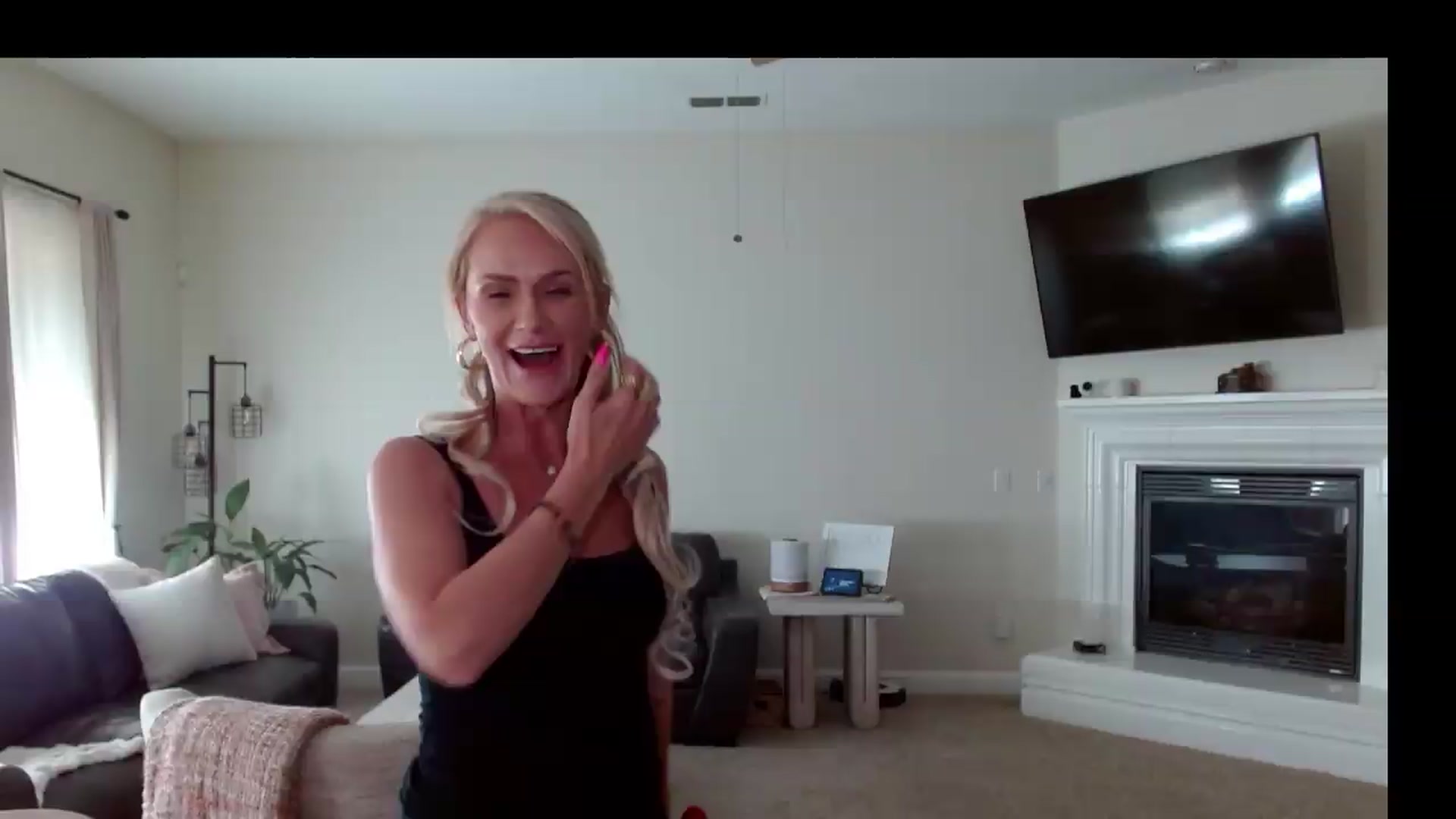 Gallery image thumbnail from MissMayah's myfreecams stream on, 07/04/2026, 01:02 image 8 of 20