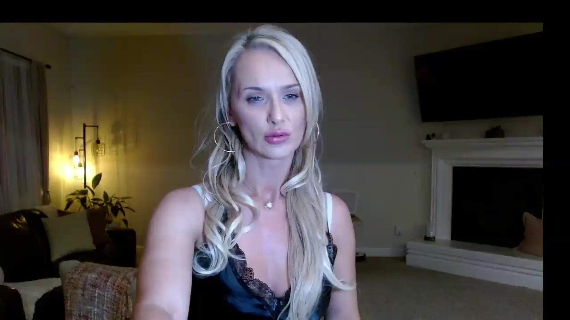 Gallery image thumbnail from MissMayah's myfreecams stream on, 07/10/2026, 07:37 image 9 of 20
