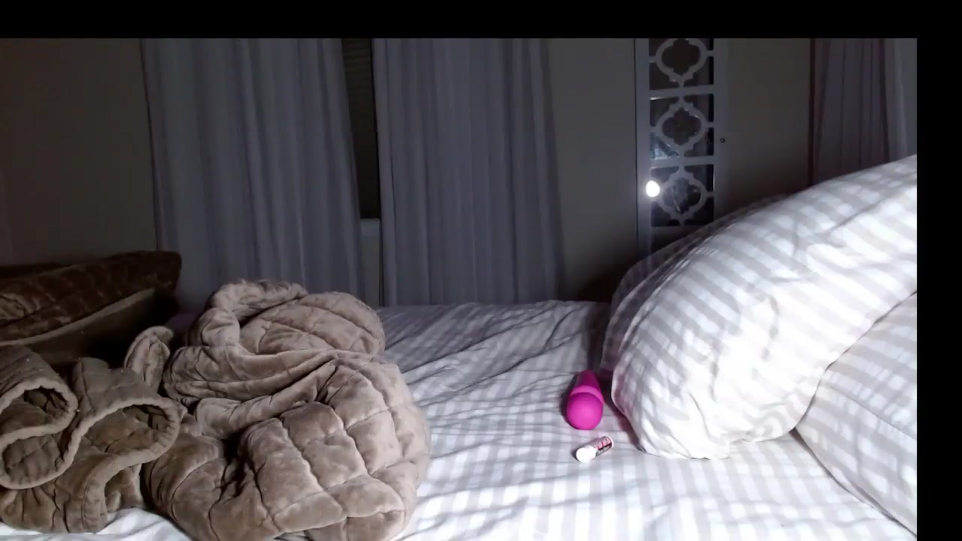 Gallery image thumbnail from MissMayah's myfreecams stream on, 08/16/2026, 07:27 image 17 of 20