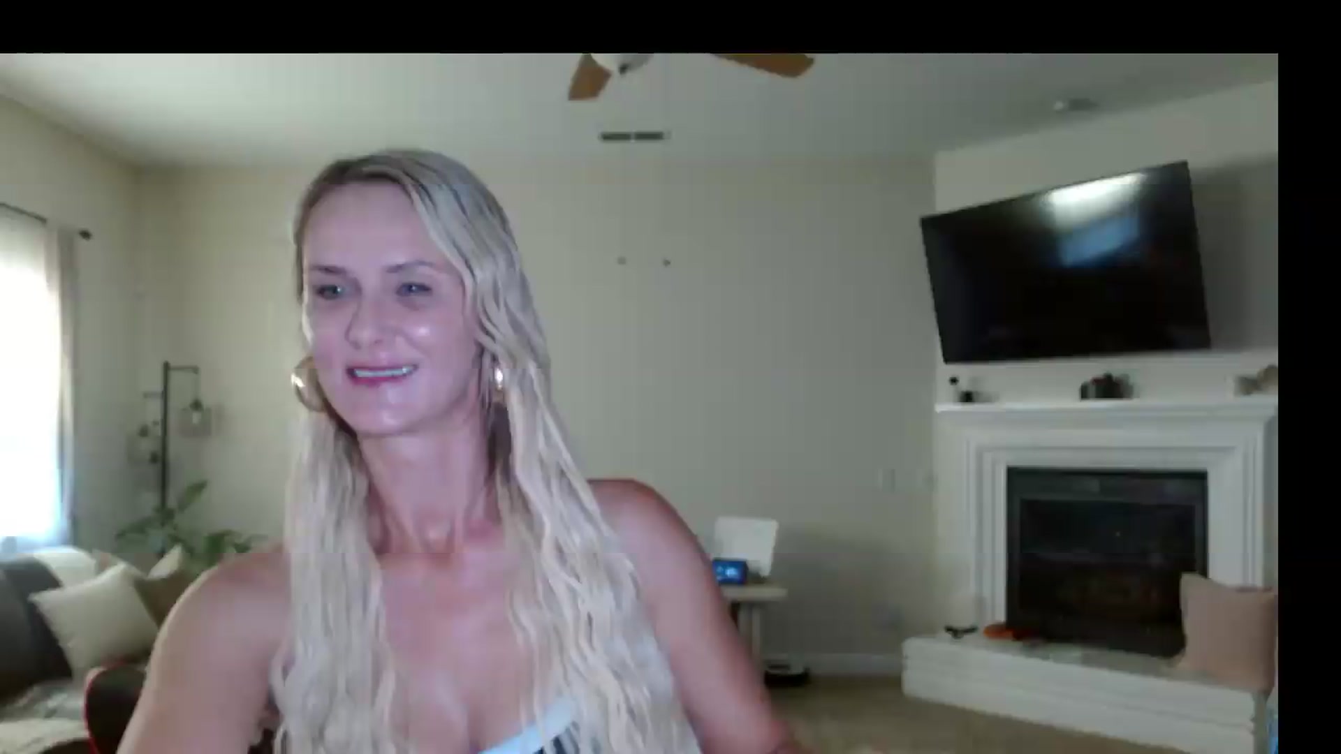 Gallery image thumbnail from MissMayah's myfreecams stream on, 08/18/2026, 01:44 image 18 of 20