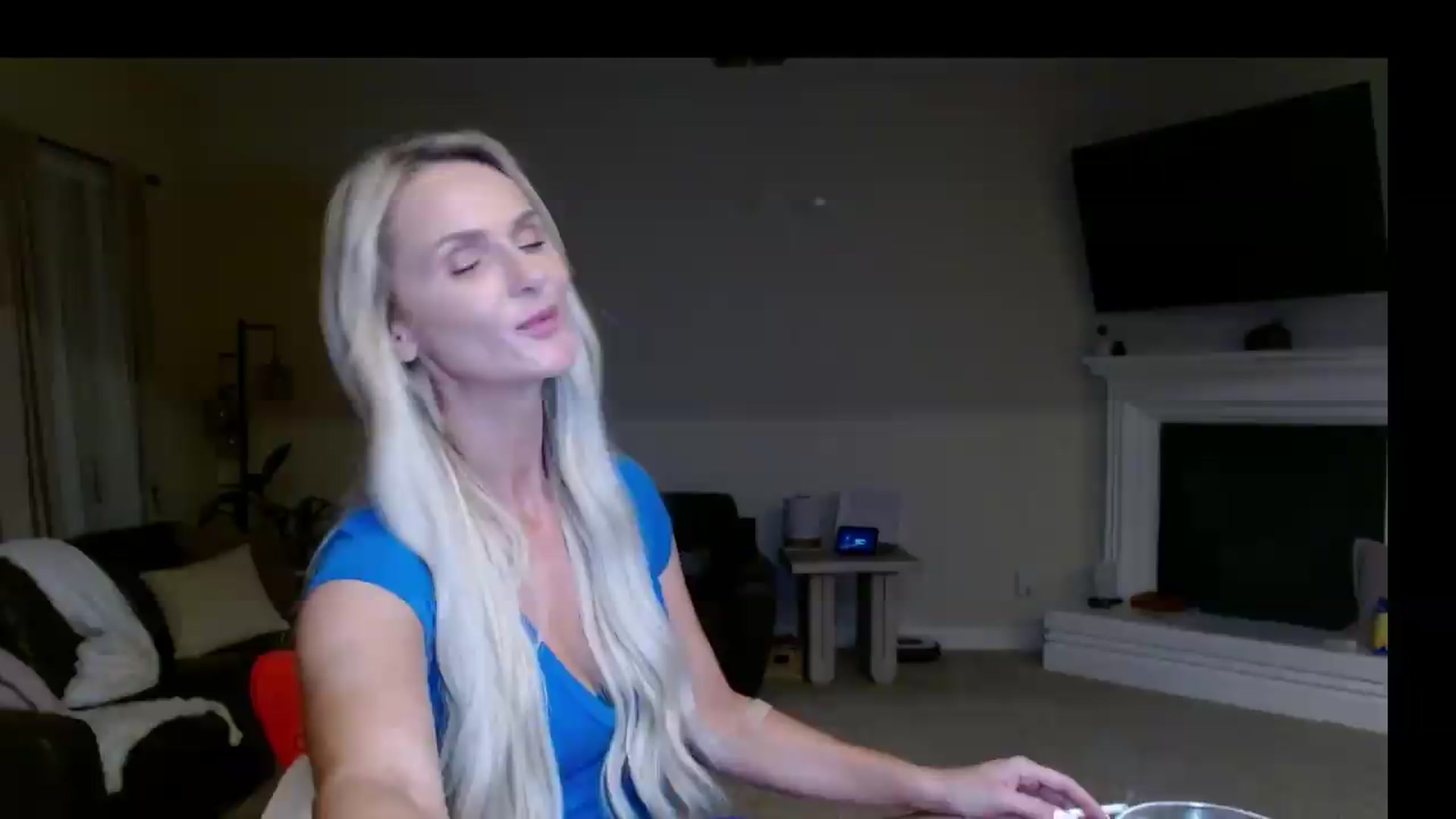 Gallery image thumbnail from MissMayah's myfreecams stream on, 08/23/2026, 04:30 image 10 of 20