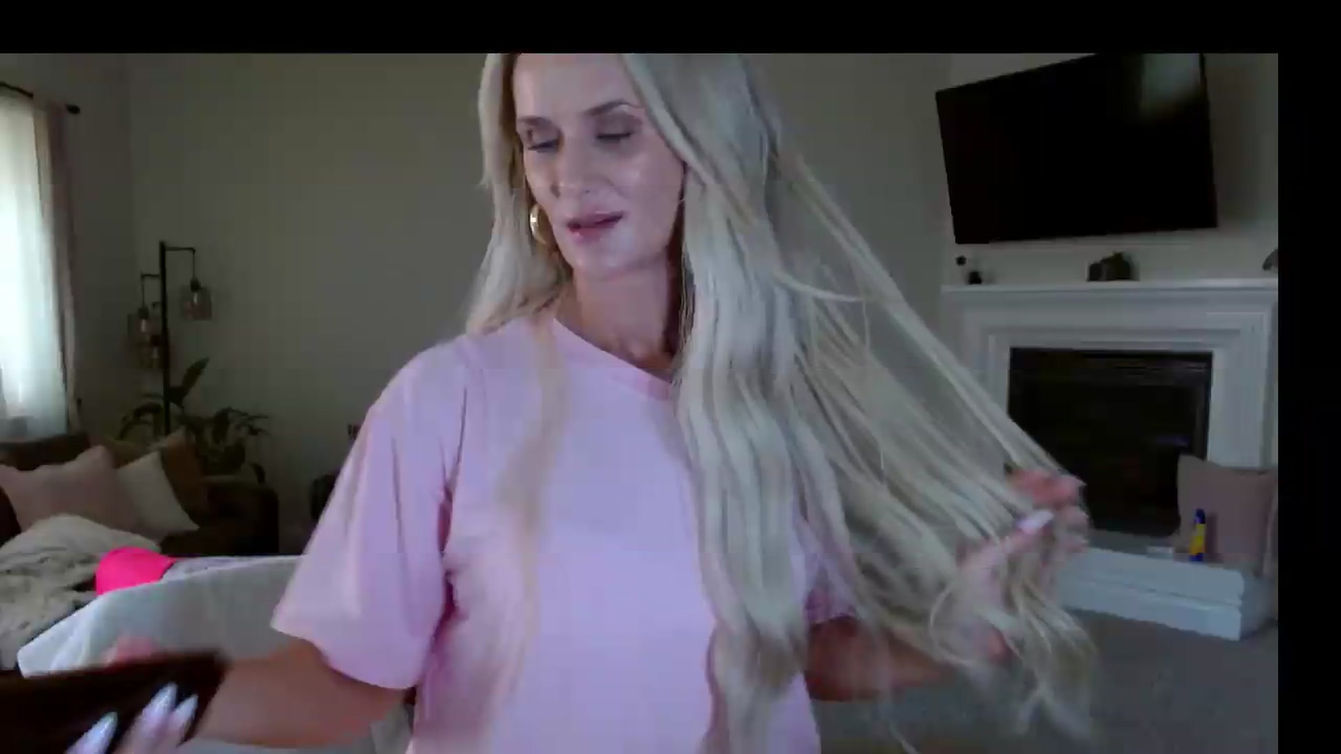Gallery image thumbnail from MissMayah's myfreecams stream on, 08/23/2026, 21:36 image 17 of 20