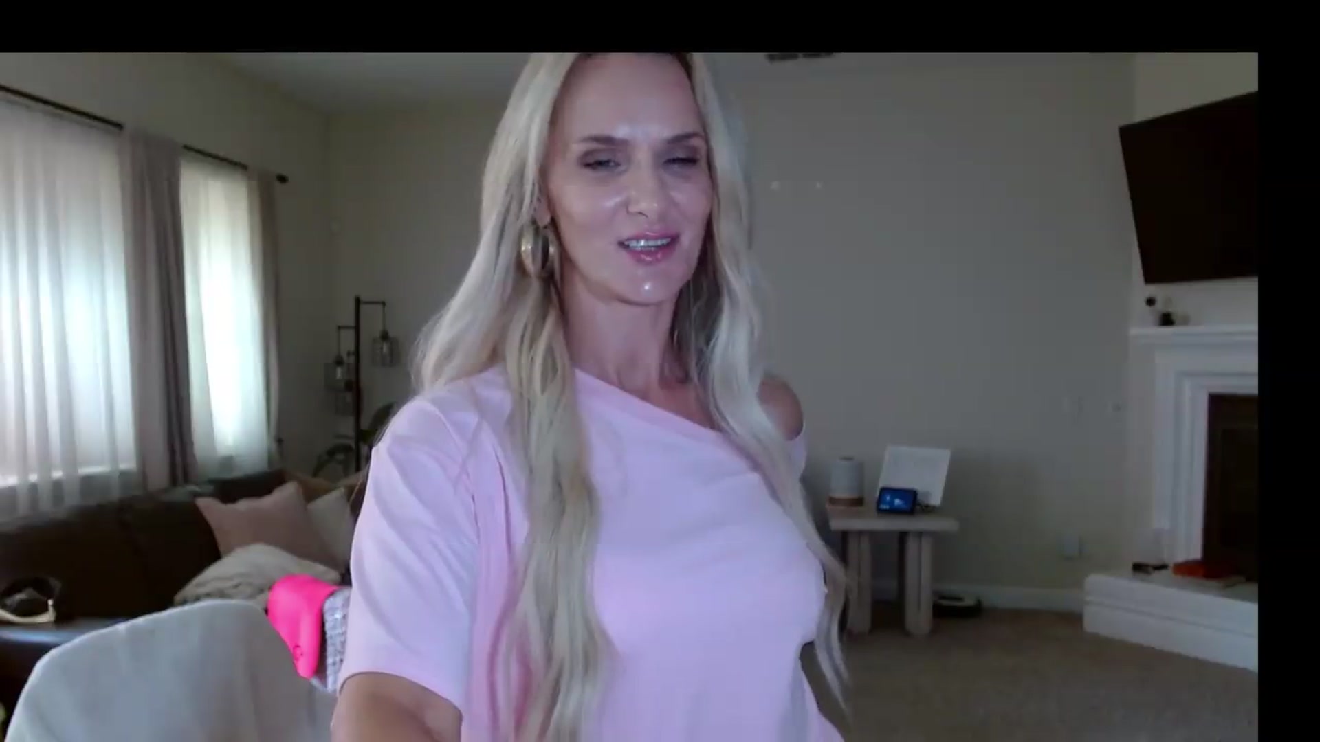 Gallery image thumbnail from MissMayah's myfreecams stream on, 08/23/2026, 22:10 image 16 of 20
