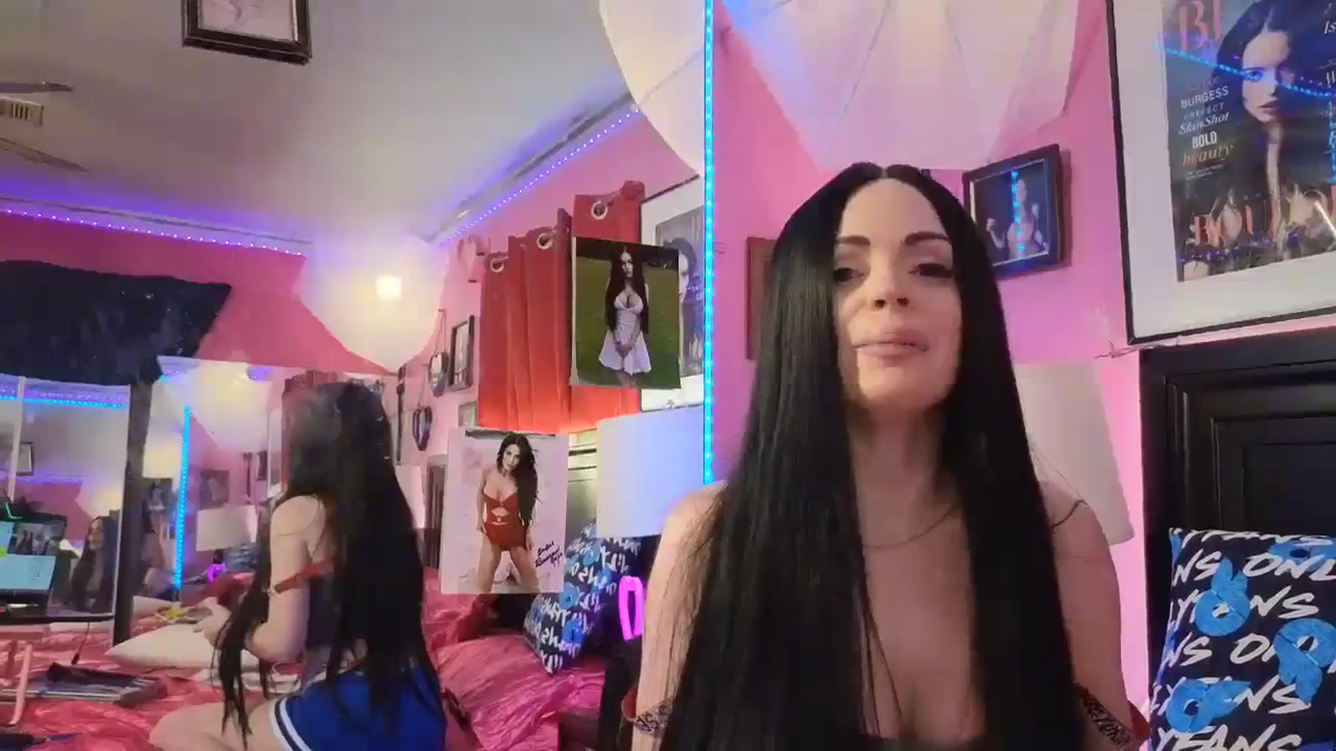 Gallery image thumbnail from MissMeganFux's myfreecams stream on, 08/18/2024, 21:59 image 8 of 20