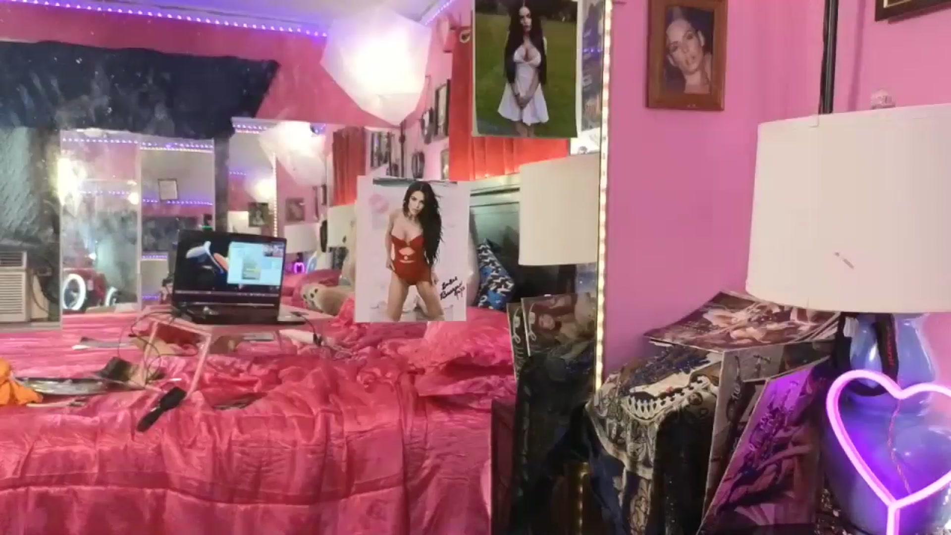 Gallery image thumbnail from MissMeganFux's myfreecams stream on, 08/19/2024, 24:01 image 13 of 20