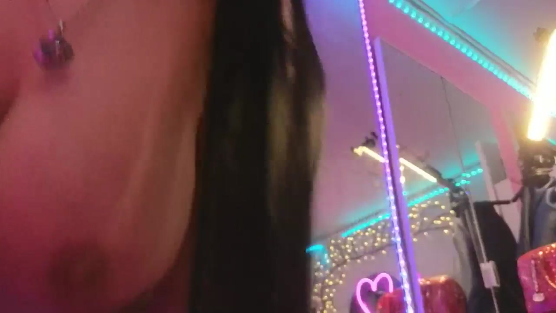 Gallery image thumbnail from MissMeganFux's myfreecams stream on, 08/25/2024, 10:39 image 7 of 20