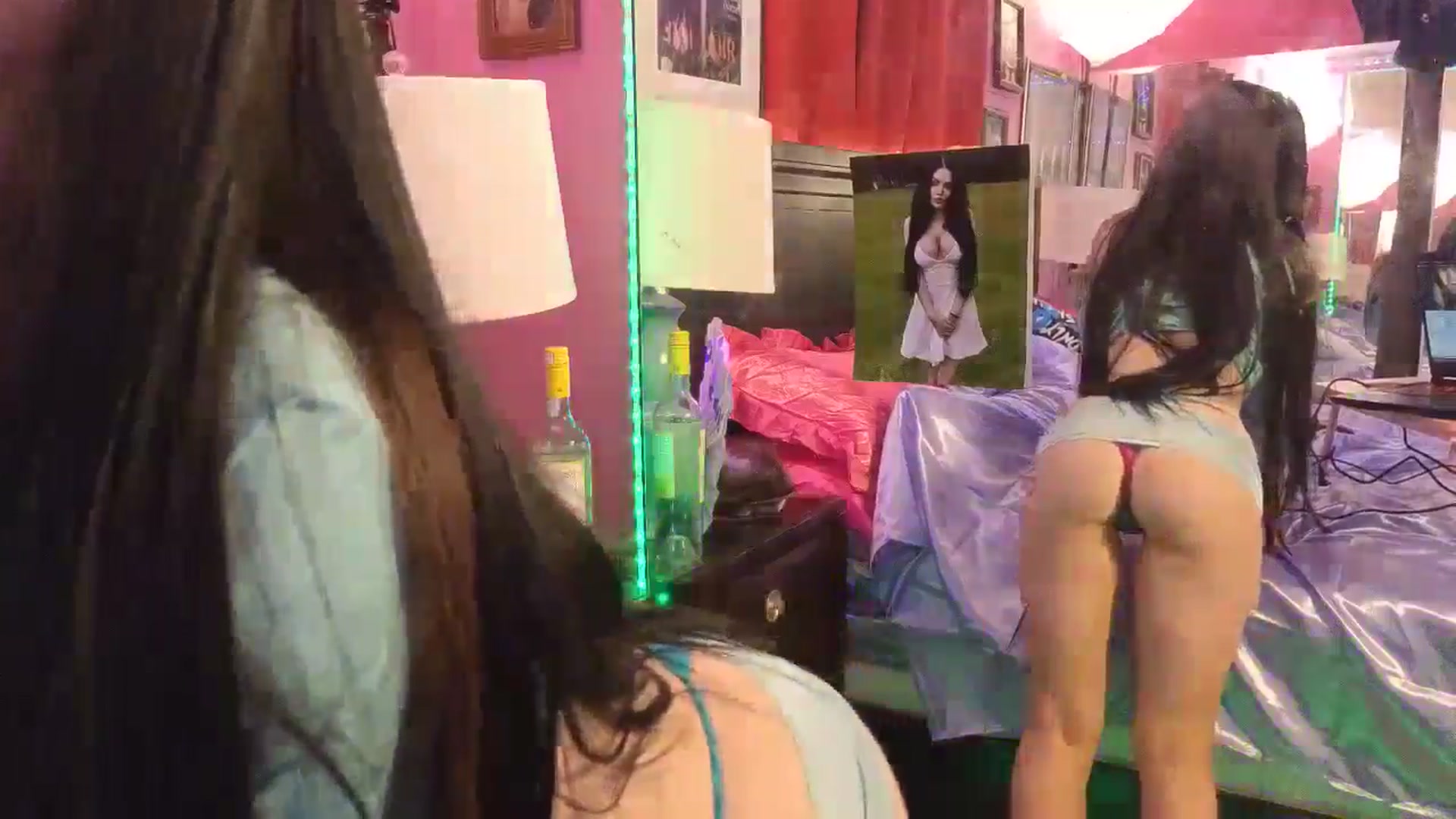 Gallery image thumbnail from MissMeganFux's myfreecams stream on, 09/01/2024, 08:55 image 9 of 20