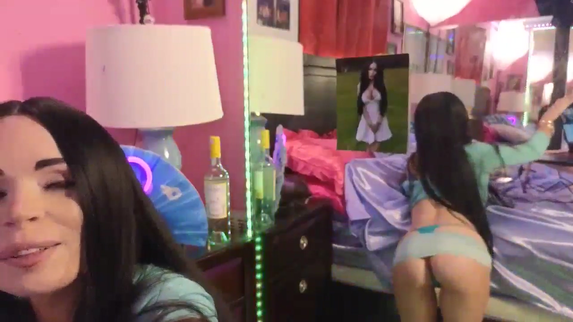 Gallery image thumbnail from MissMeganFux's myfreecams stream on, 09/01/2024, 08:55 image 8 of 20