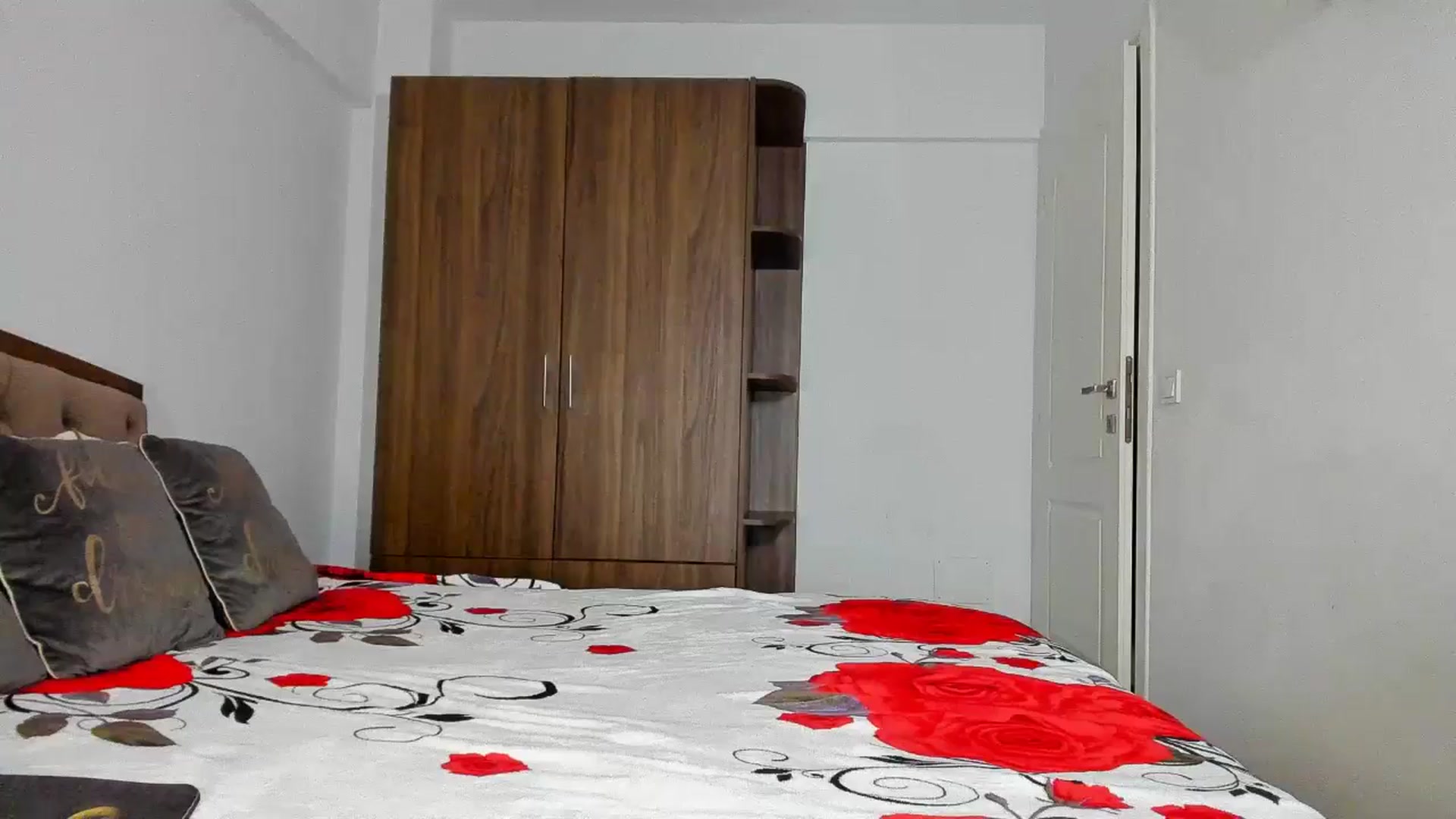 Gallery image thumbnail from MissMiaa's myfreecams stream on, 10/03/2024, 18:40 image 10 of 20