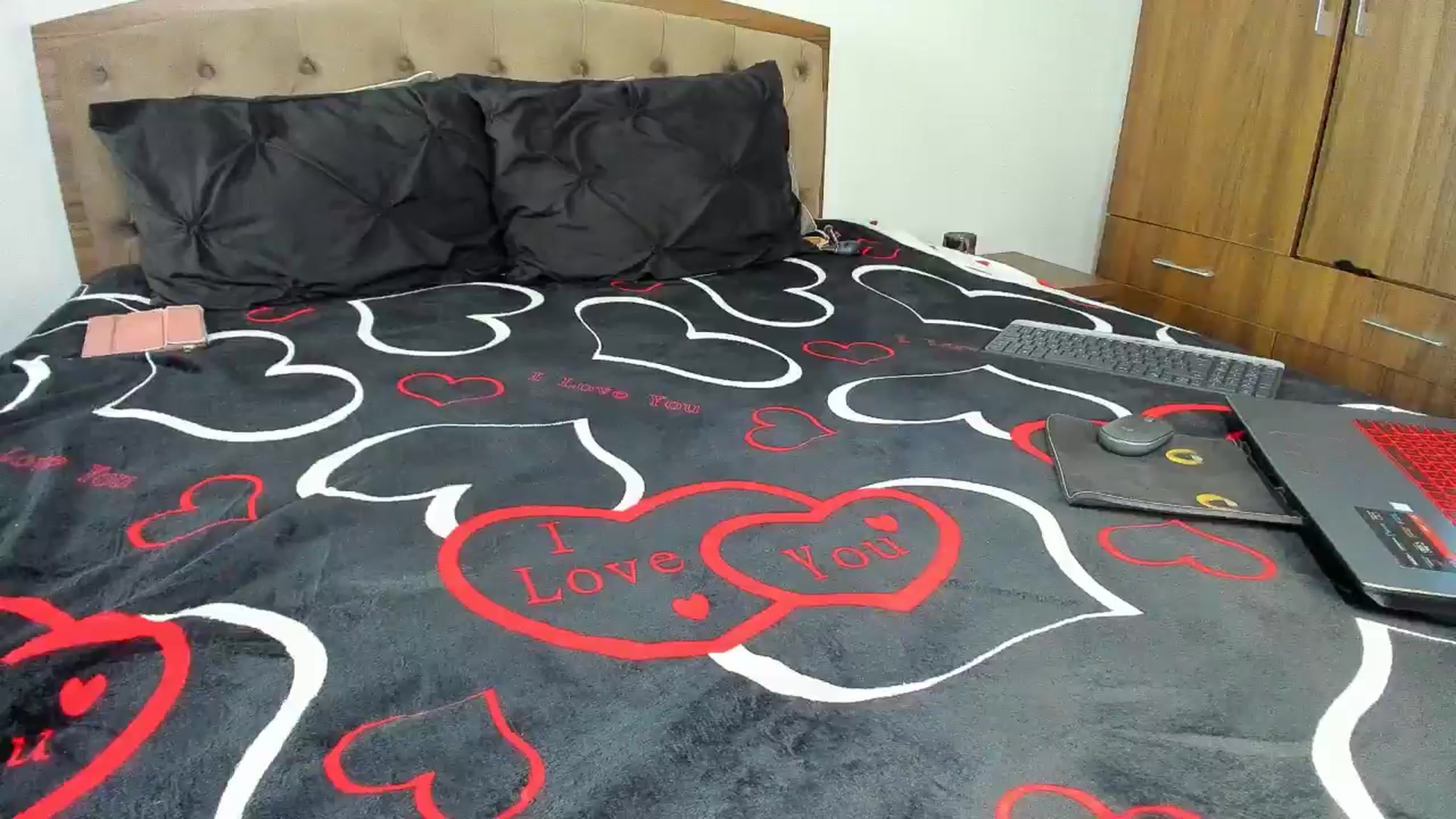 Gallery image thumbnail from MissMiaa's myfreecams stream on, 12/03/2024, 11:09 image 17 of 20