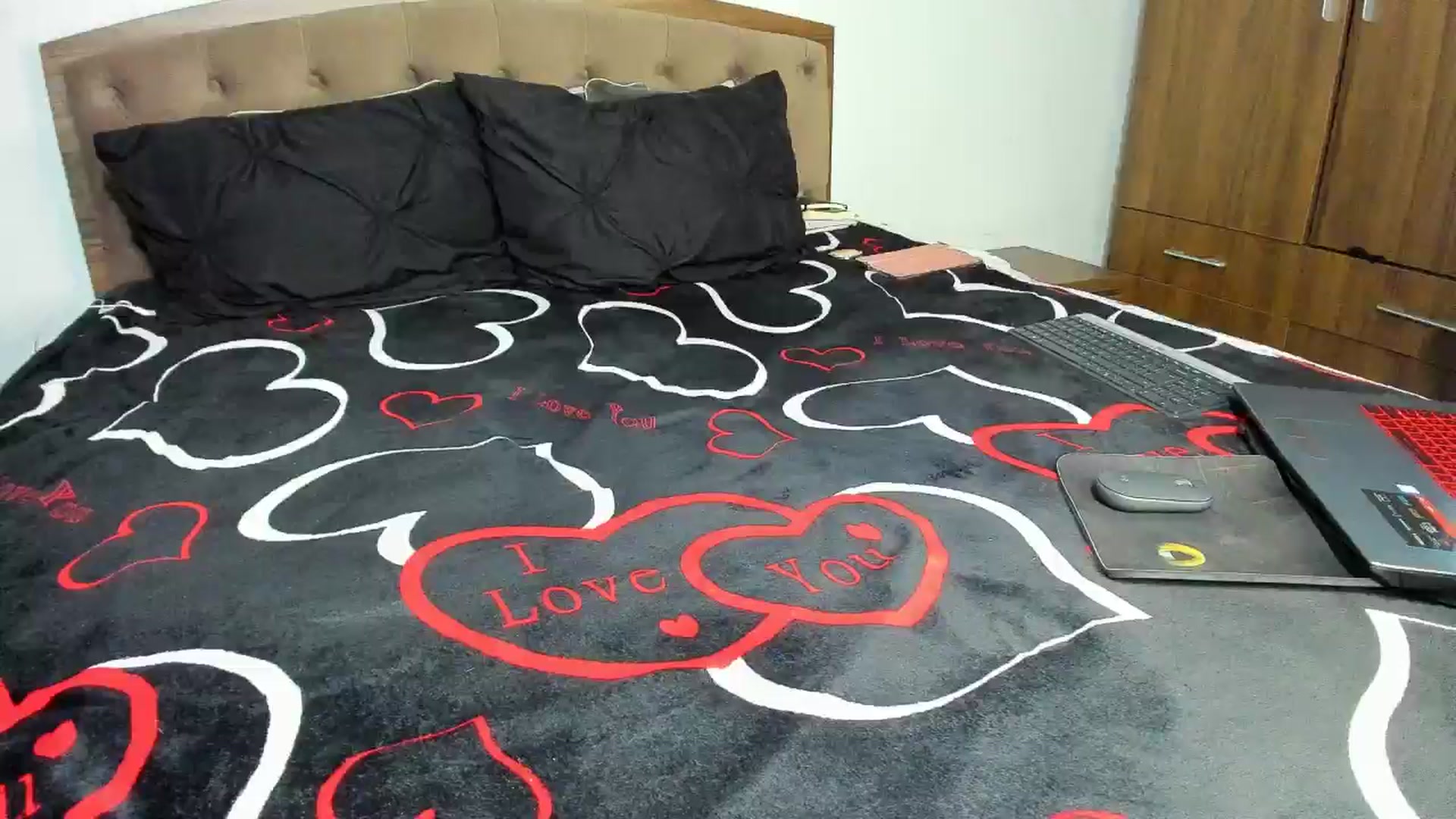 Gallery image thumbnail from MissMiaa's myfreecams stream on, 12/03/2024, 15:52 image 9 of 20