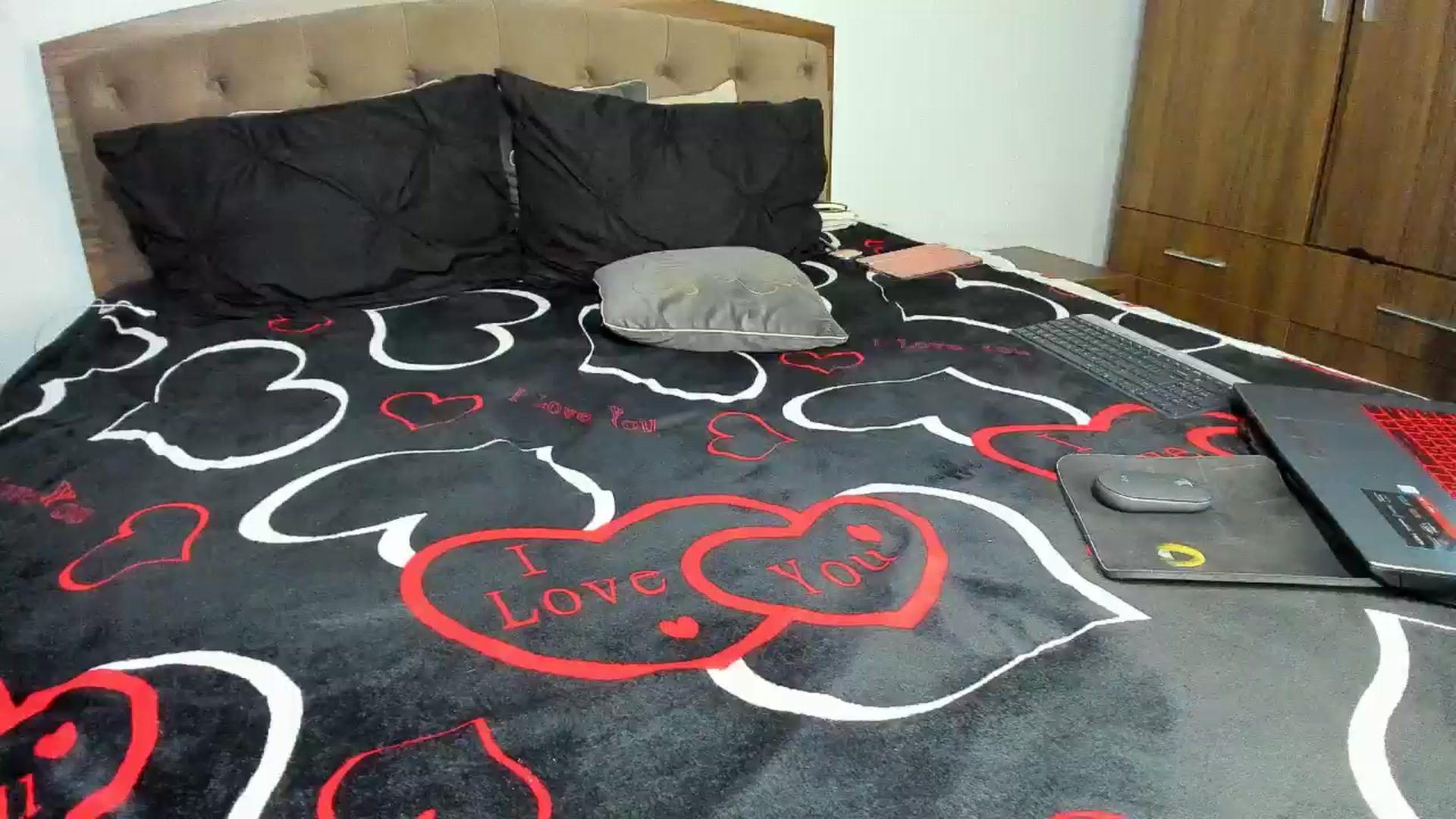 Gallery image thumbnail from MissMiaa's myfreecams stream on, 12/03/2024, 15:52 image 7 of 20