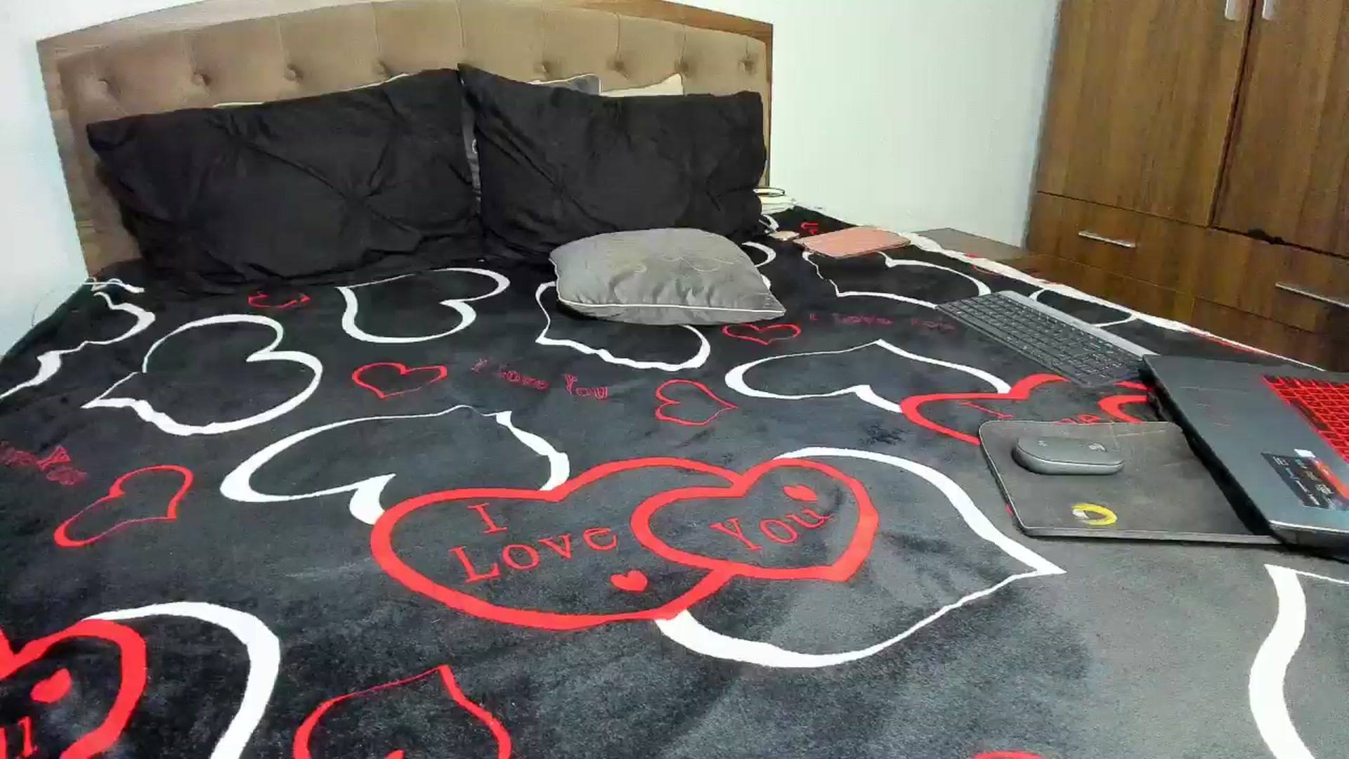 Gallery image thumbnail from MissMiaa's myfreecams stream on, 12/03/2024, 15:52 image 8 of 20