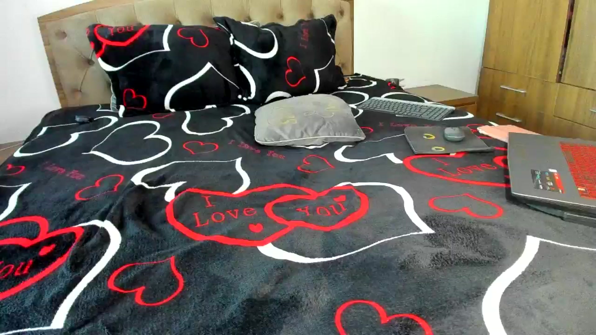 Gallery image thumbnail from MissMiaa's myfreecams stream on, 12/22/2024, 13:53 image 12 of 20