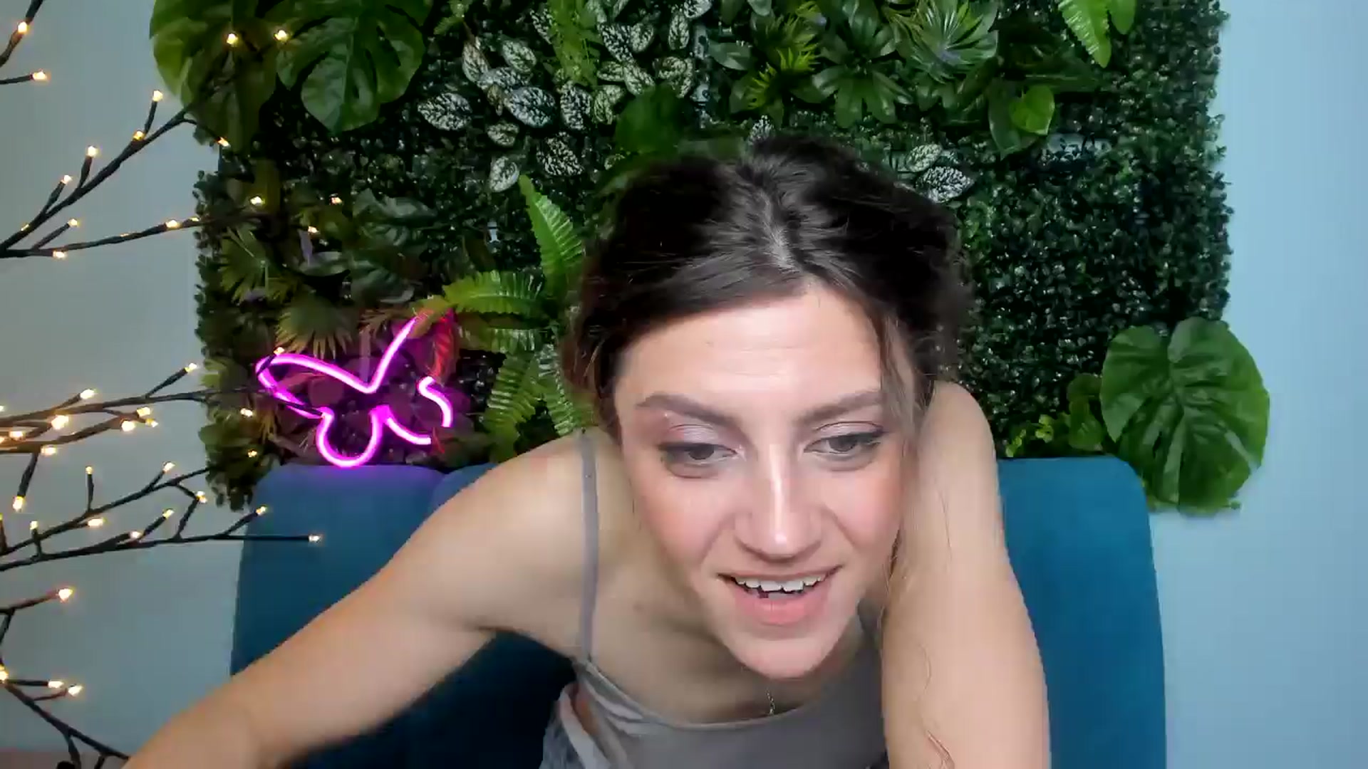 Gallery image thumbnail from MissMilenaa's myfreecams stream on, 05/16/2025, 09:11 image 6 of 20
