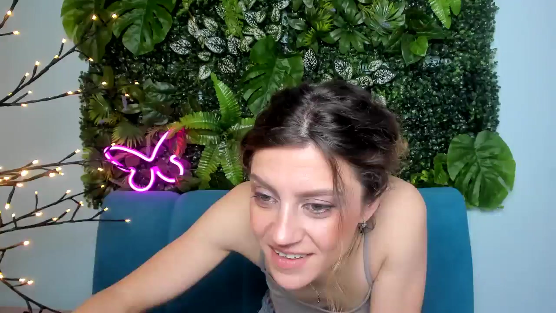 Gallery image thumbnail from MissMilenaa's myfreecams stream on, 05/16/2025, 09:11 image 7 of 20