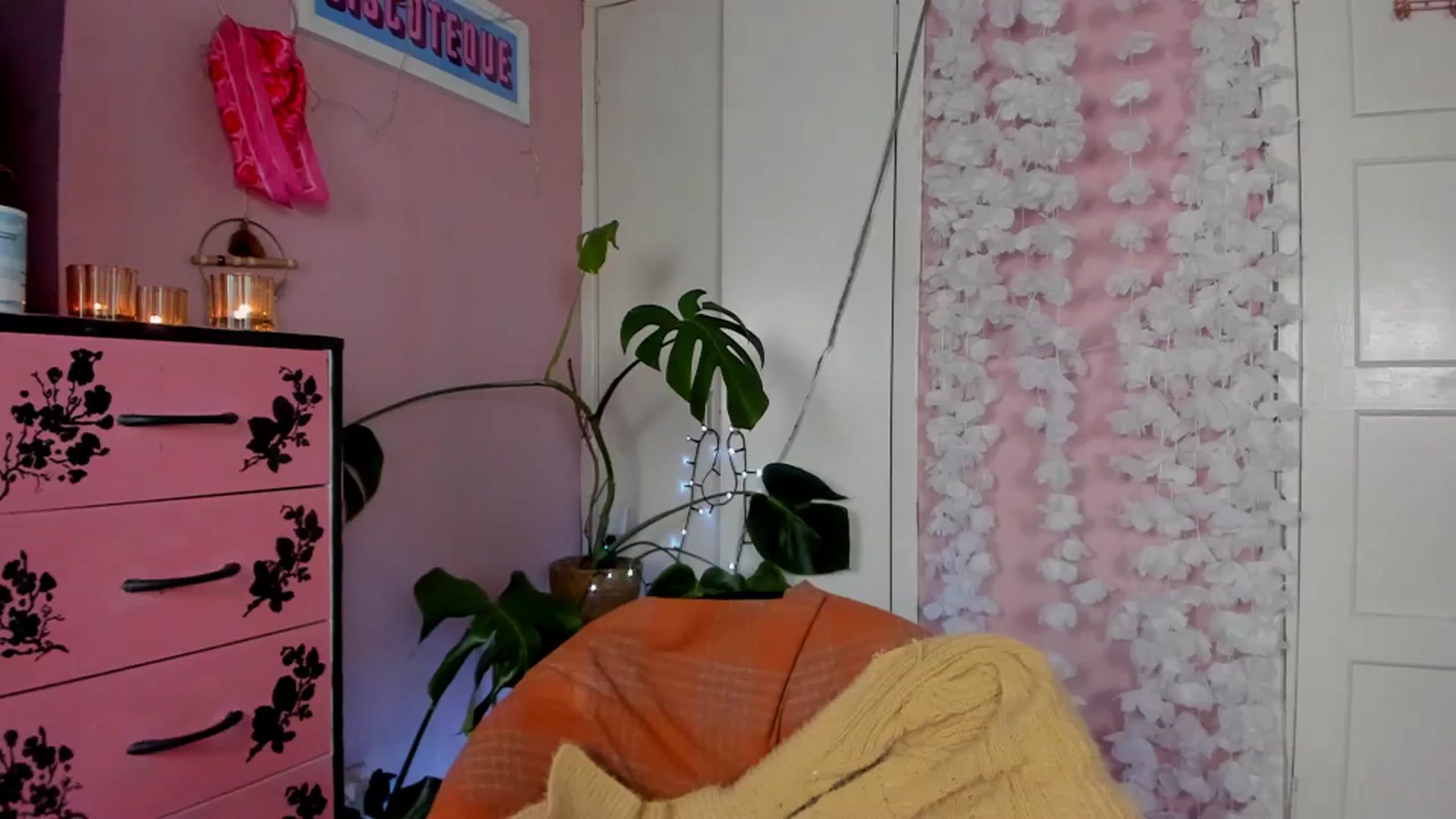 Gallery image thumbnail from MissMimiRose's myfreecams stream on, 03/09/2024, 14:30 image 2 of 20