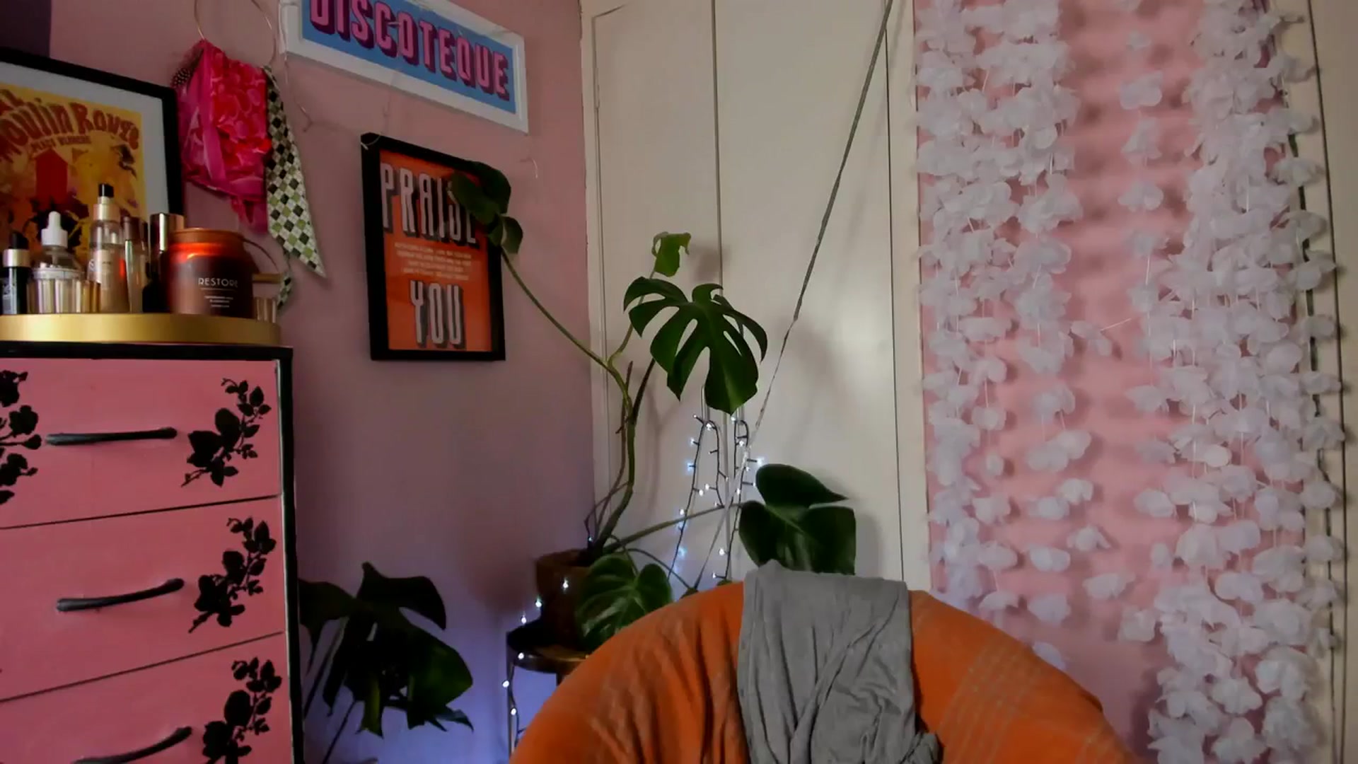 Gallery image thumbnail from MissMimiRose's myfreecams stream on, 03/25/2024, 21:29 image 19 of 20