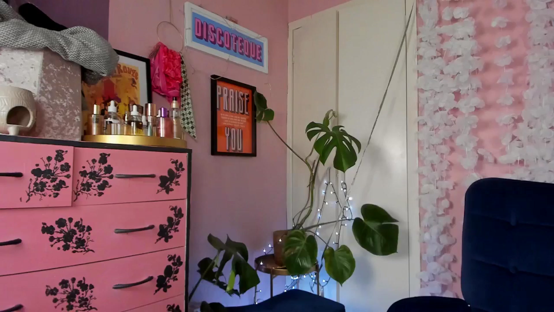 Gallery image thumbnail from MissMimiRose's myfreecams stream on, 04/06/2024, 15:20 image 2 of 20