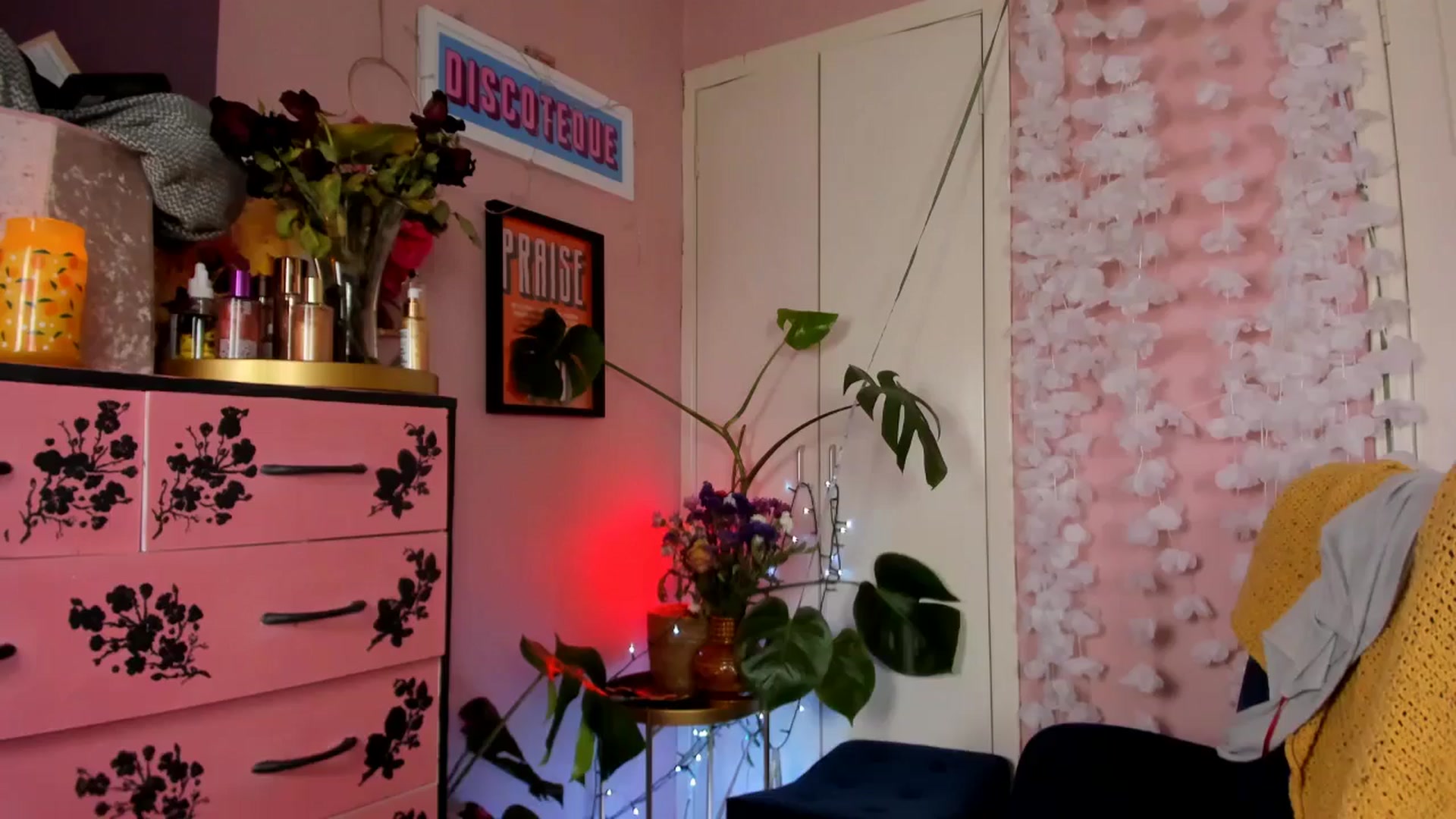 Gallery image thumbnail from MissMimiRose's myfreecams stream on, 04/27/2024, 21:13 image 13 of 20
