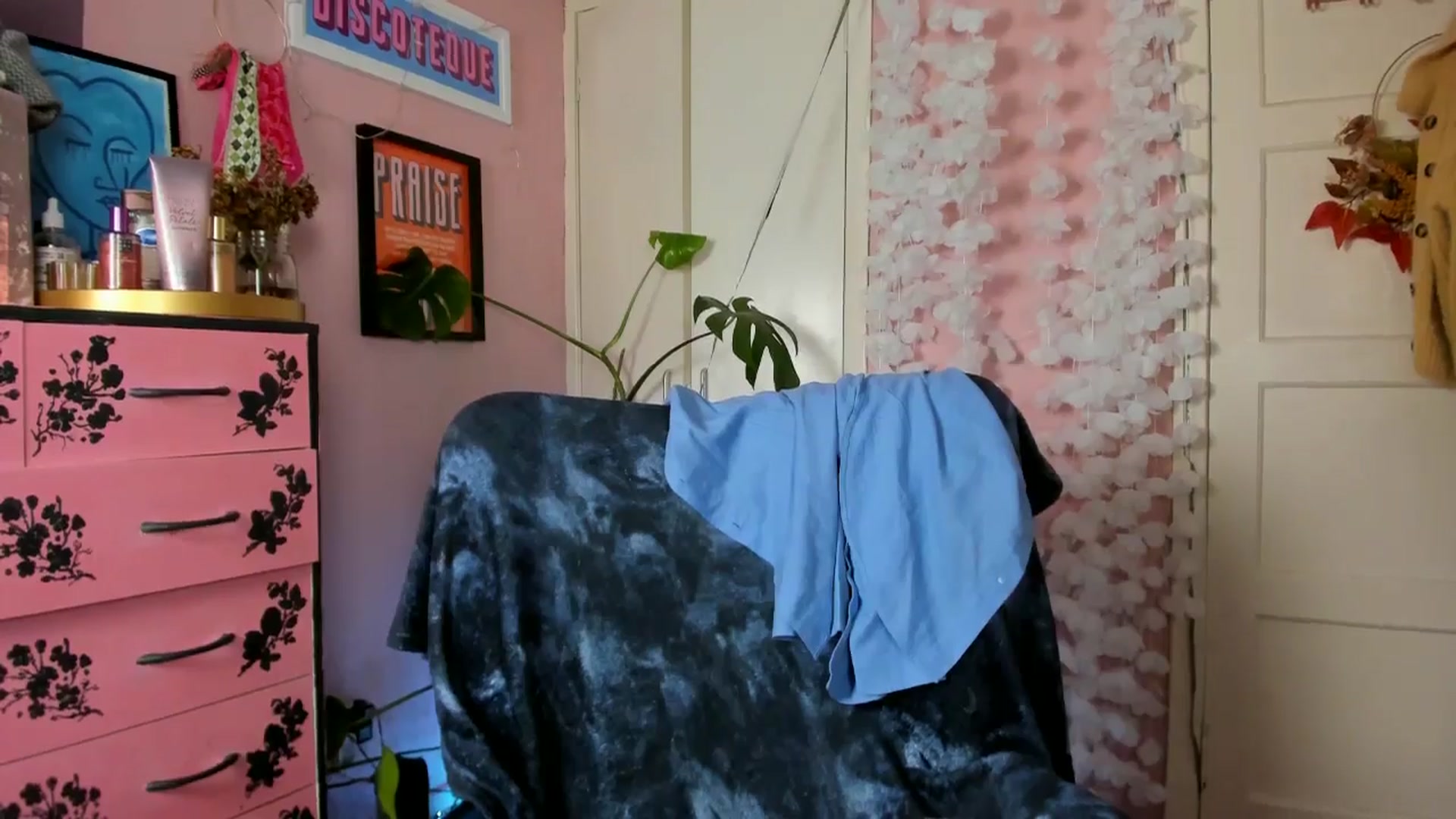 Gallery image thumbnail from MissMimiRose's myfreecams stream on, 05/27/2024, 18:54 image 12 of 20