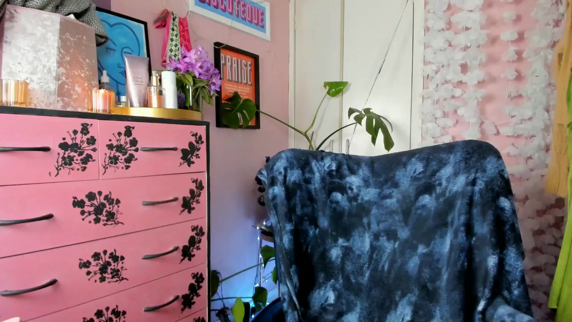 Gallery image thumbnail from MissMimiRose's myfreecams stream on, 05/31/2024, 18:41 image 10 of 20