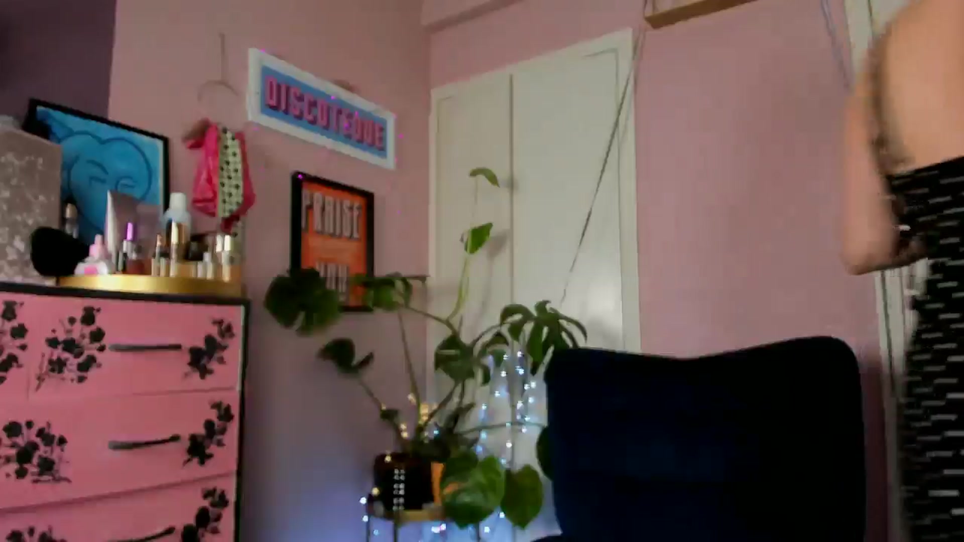 Gallery image thumbnail from MissMimiRose's myfreecams stream on, 07/17/2024, 20:01 image 10 of 20