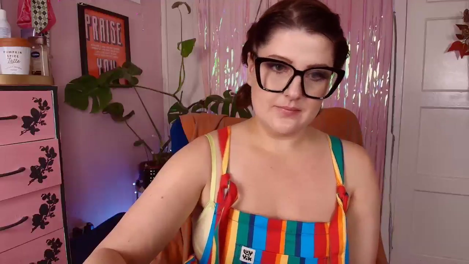 Gallery image thumbnail from MissMimiRose's myfreecams stream on, 08/04/2024, 16:31 image 3 of 20