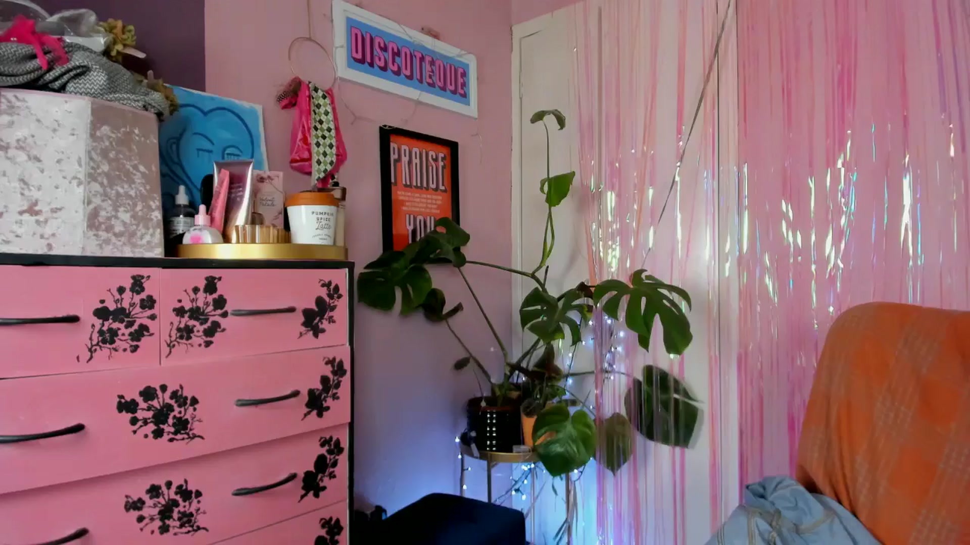 Gallery image thumbnail from MissMimiRose's myfreecams stream on, 08/13/2024, 22:40 image 4 of 20
