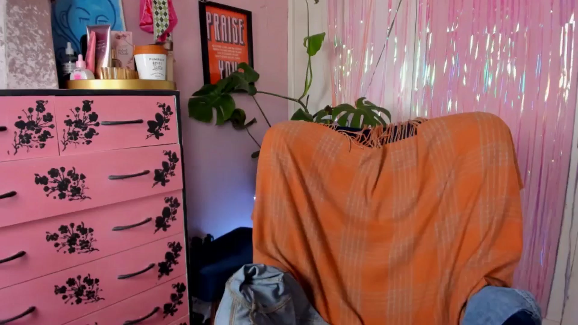 Gallery image thumbnail from MissMimiRose's myfreecams stream on, 08/13/2024, 22:40 image 19 of 20