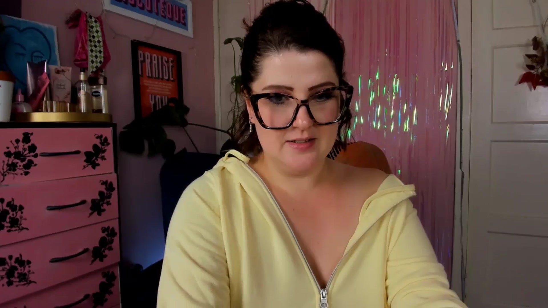 Gallery image thumbnail from MissMimiRose's myfreecams stream on, 08/15/2024, 21:46 image 15 of 20