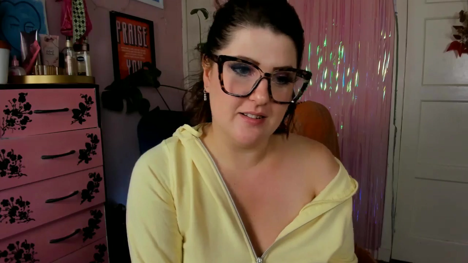 Gallery image thumbnail from MissMimiRose's myfreecams stream on, 08/15/2024, 21:46 image 16 of 20
