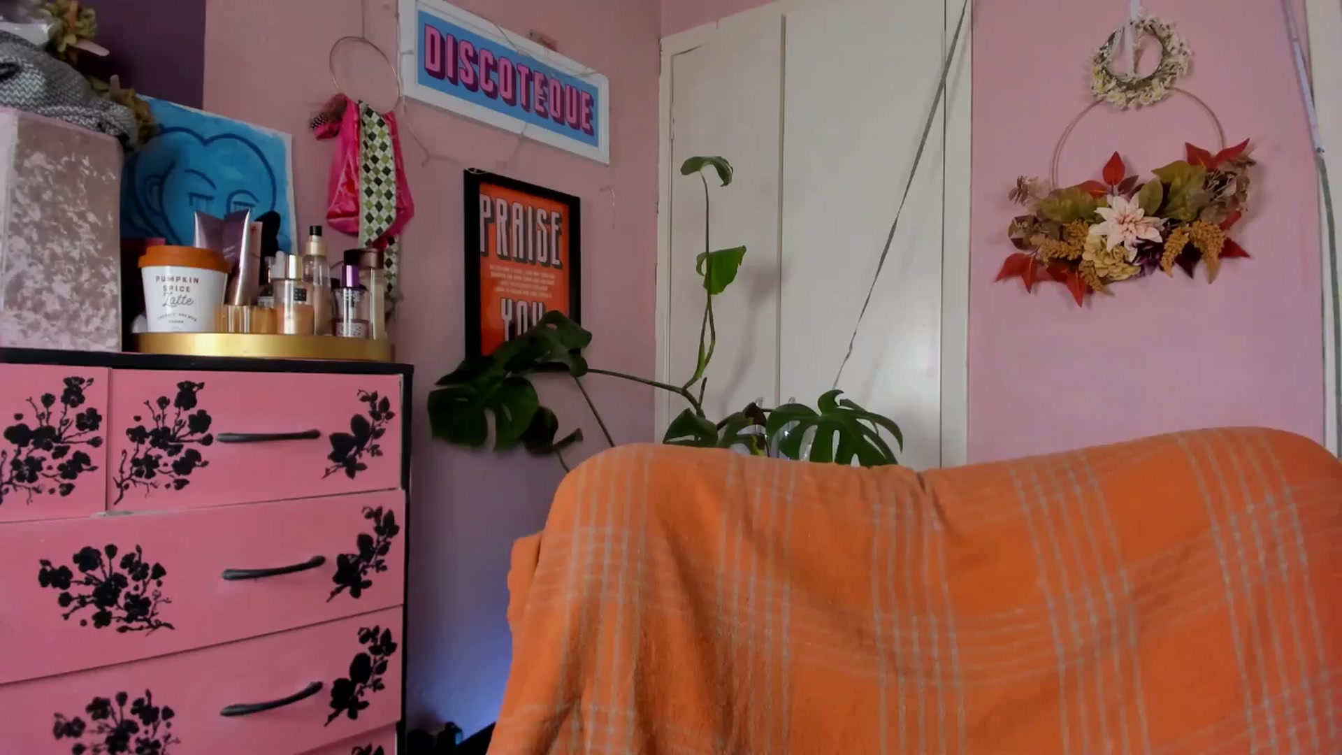Gallery image thumbnail from MissMimiRose's myfreecams stream on, 08/23/2024, 21:41 image 18 of 20