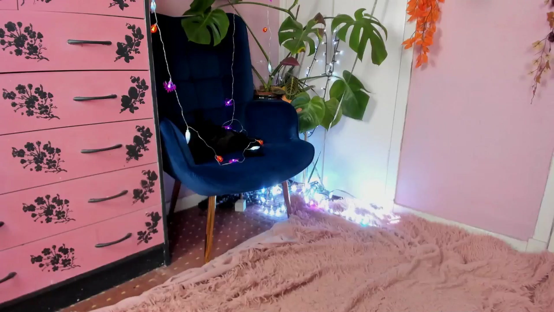 Gallery image thumbnail from MissMimiRose's myfreecams stream on, 09/07/2024, 14:44 image 2 of 20
