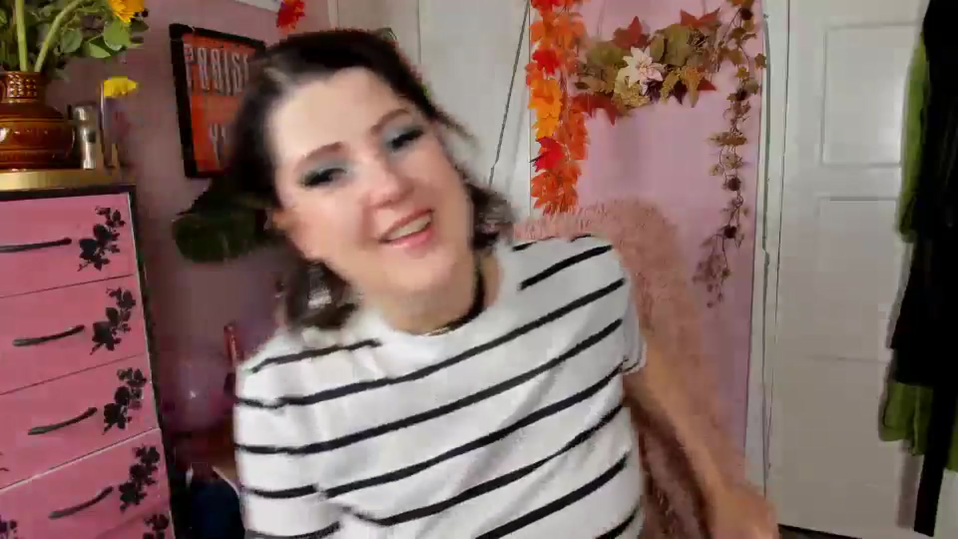 Gallery image thumbnail from MissMimiRose's myfreecams stream on, 09/13/2024, 19:14 image 18 of 20