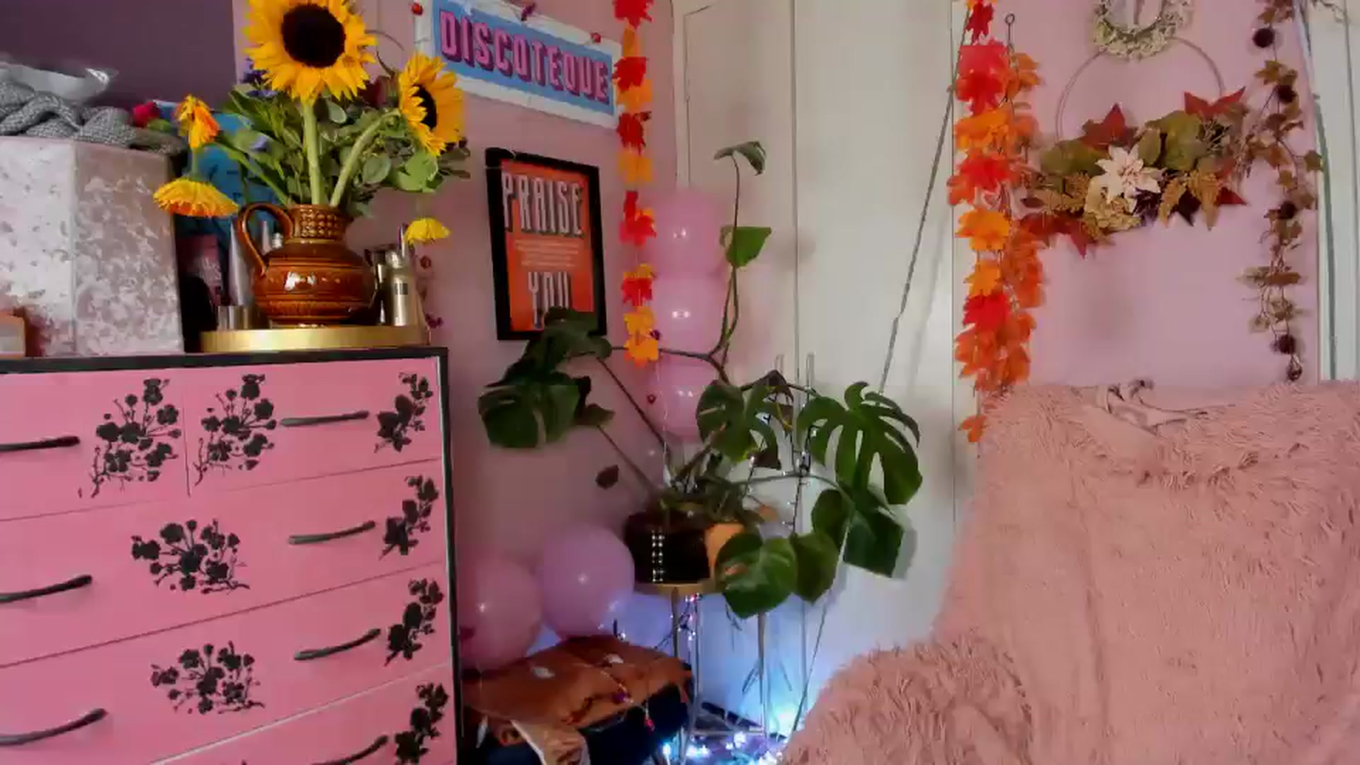 Gallery image thumbnail from MissMimiRose's myfreecams stream on, 09/14/2024, 13:25 image 10 of 20