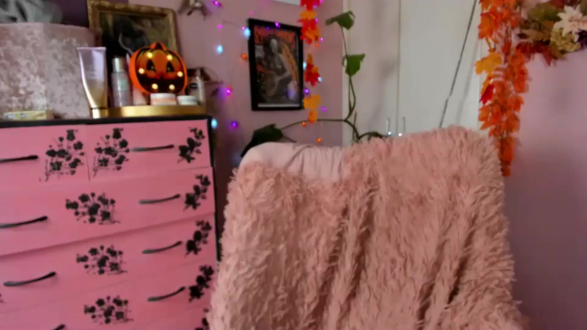 Gallery image thumbnail from MissMimiRose's myfreecams stream on, 10/05/2024, 14:36 image 16 of 20