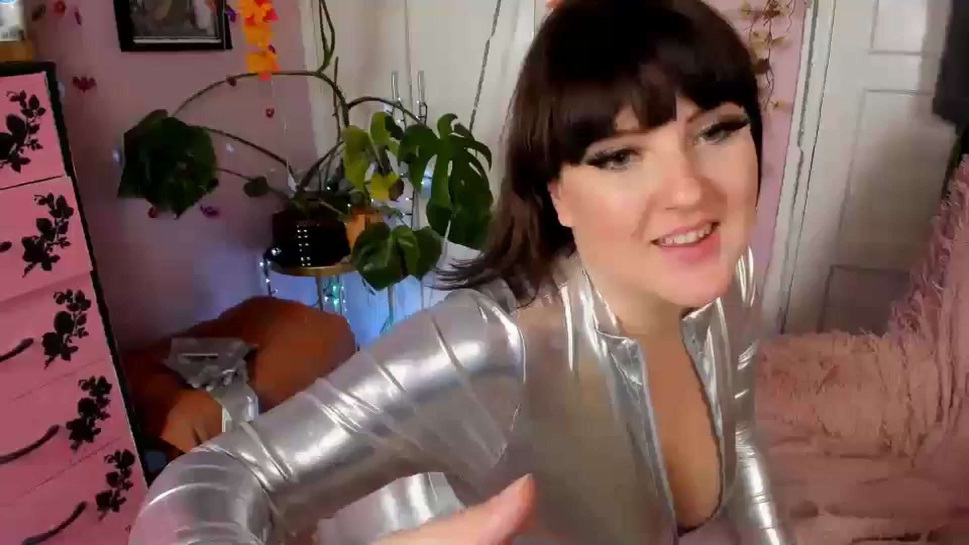 Gallery image thumbnail from MissMimiRose's myfreecams stream on, 10/14/2024, 22:11 image 11 of 20