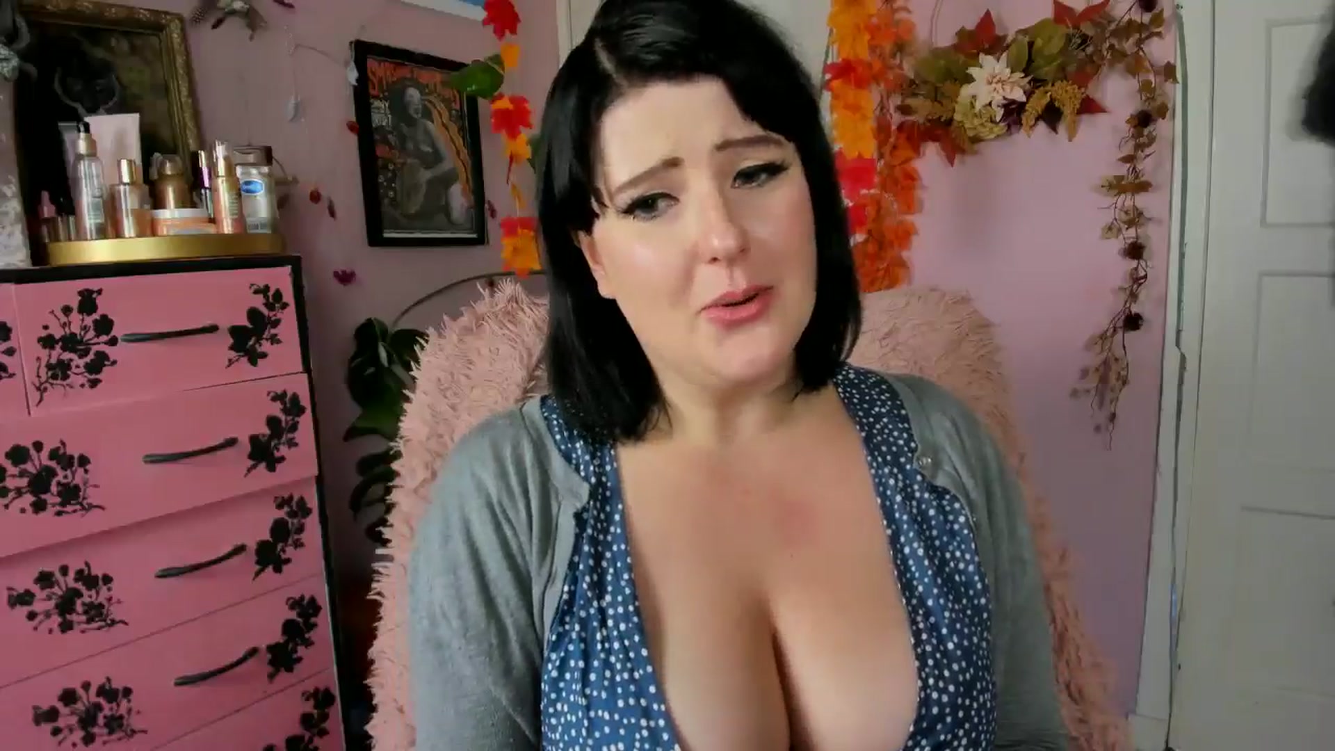 Gallery image thumbnail from MissMimiRose's myfreecams stream on, 10/18/2024, 12:04 image 11 of 20