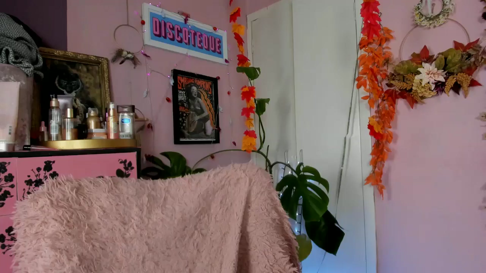 Gallery image thumbnail from MissMimiRose's myfreecams stream on, 10/23/2024, 19:31 image 17 of 20