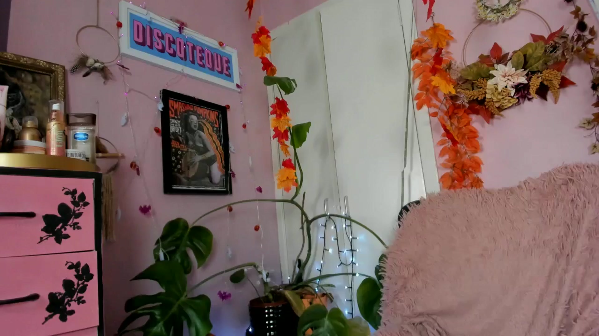 Gallery image thumbnail from MissMimiRose's myfreecams stream on, 10/26/2024, 22:21 image 11 of 20