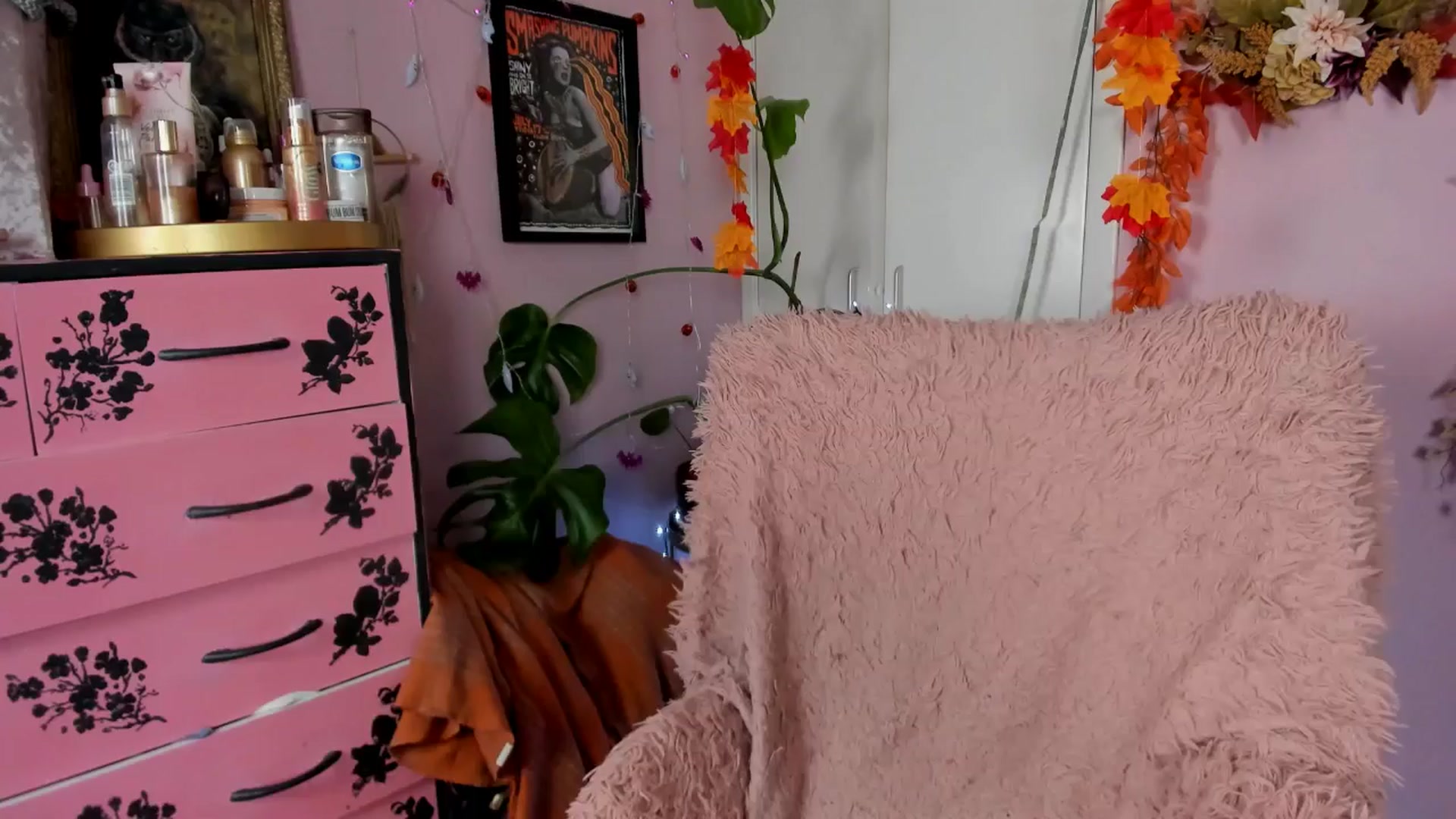 Gallery image thumbnail from MissMimiRose's myfreecams stream on, 10/26/2024, 22:21 image 9 of 20