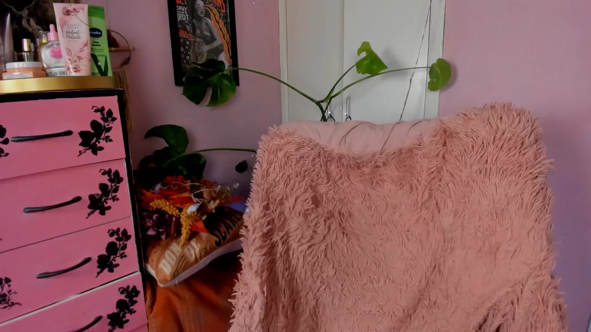 Gallery image thumbnail from MissMimiRose's myfreecams stream on, 11/02/2024, 15:39 image 10 of 20