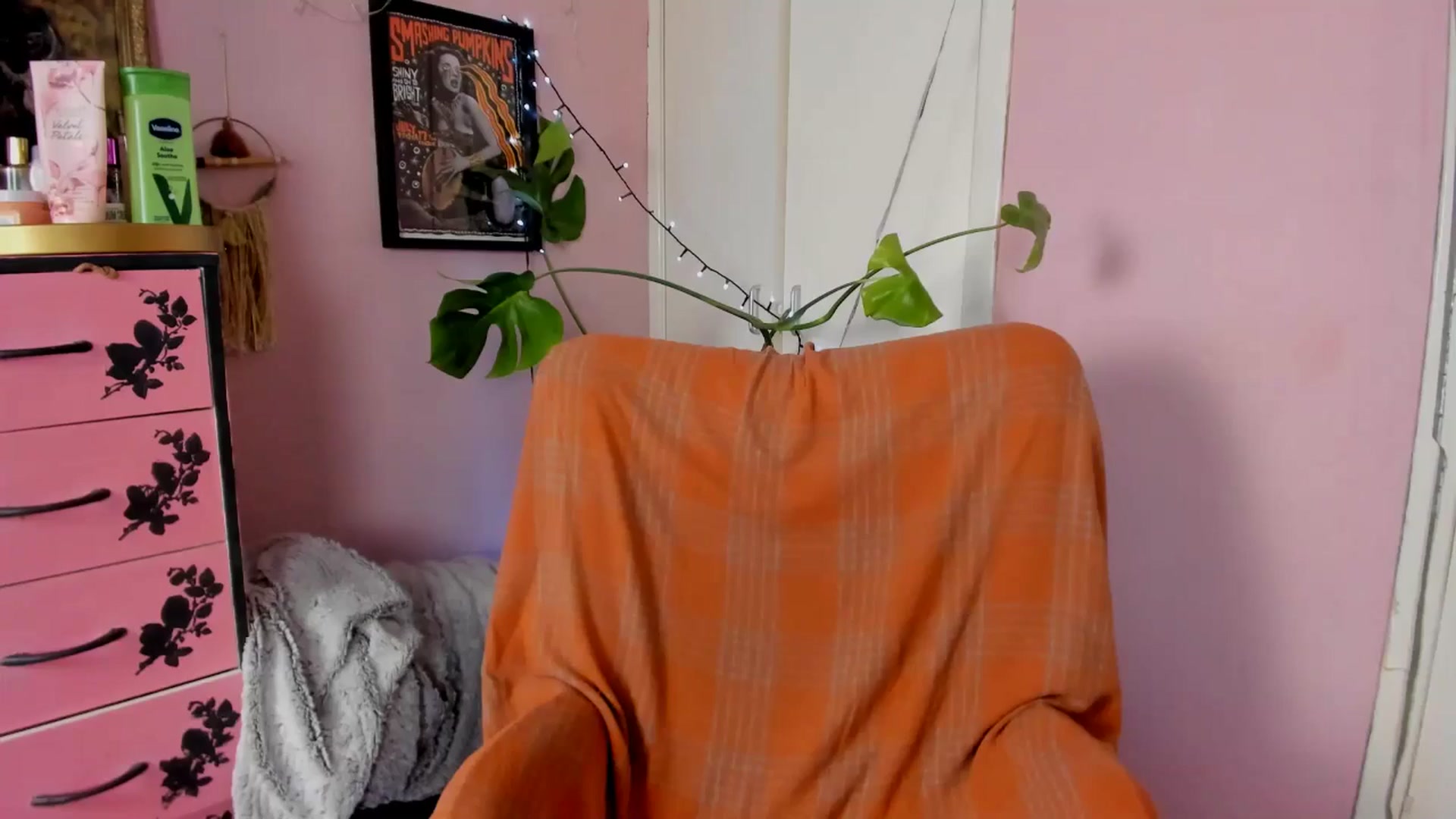 Gallery image thumbnail from MissMimiRose's myfreecams stream on, 11/10/2024, 15:55 image 5 of 20