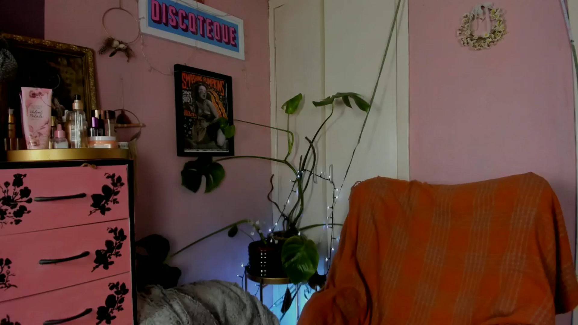 Gallery image thumbnail from MissMimiRose's myfreecams stream on, 11/13/2024, 21:28 image 10 of 20