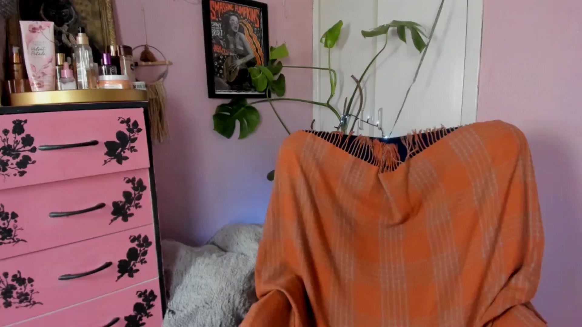 Gallery image thumbnail from MissMimiRose's myfreecams stream on, 11/14/2024, 22:06 image 17 of 20