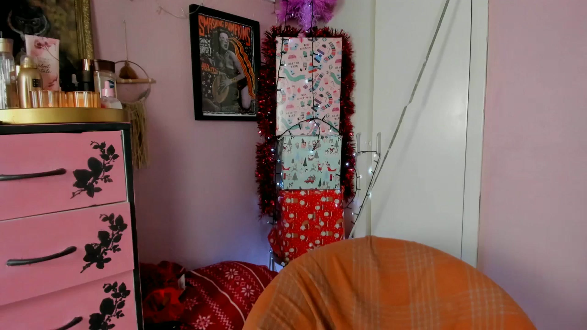 Gallery image thumbnail from MissMimiRose's myfreecams stream on, 11/27/2024, 22:15 image 13 of 20