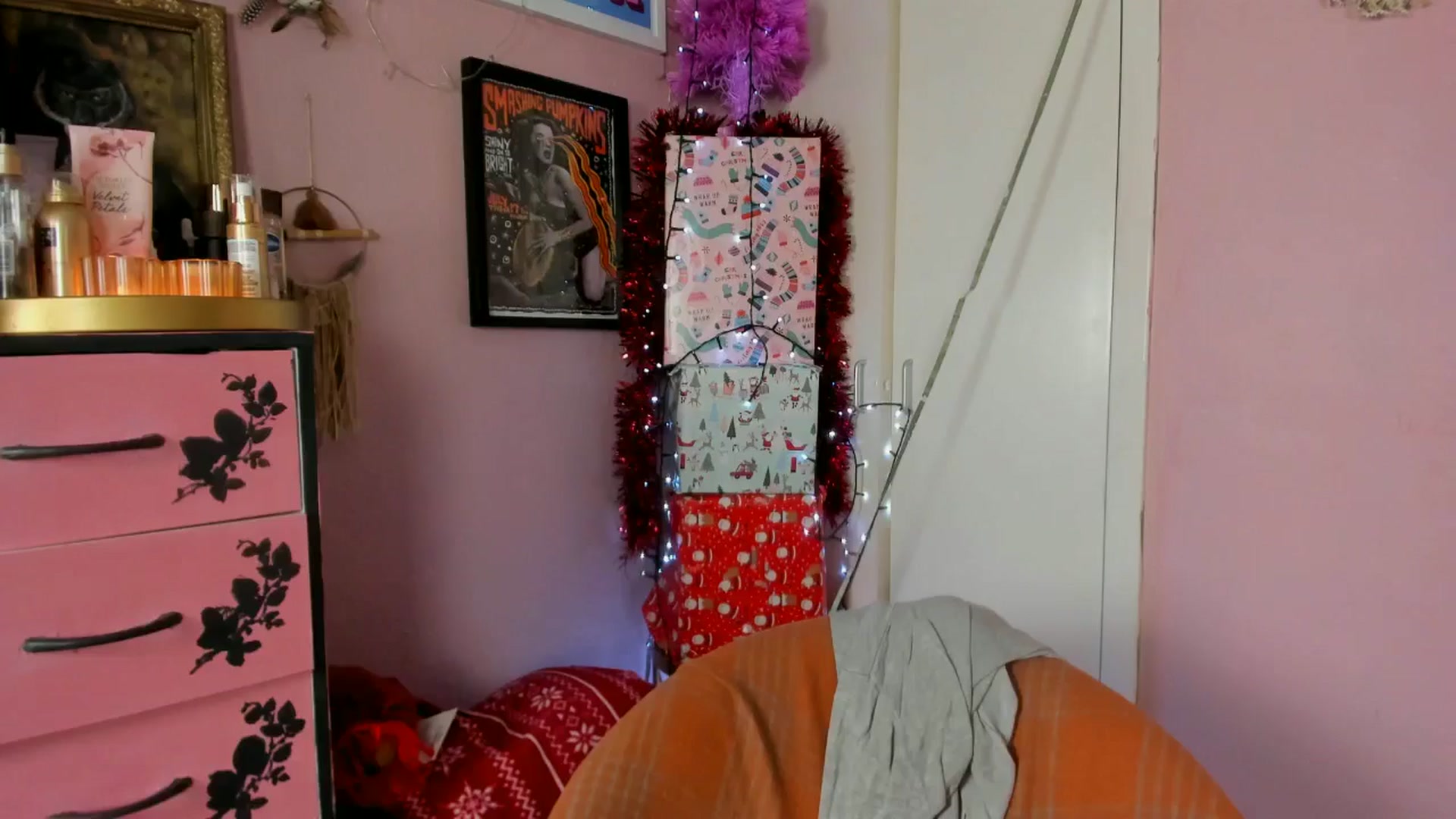 Gallery image thumbnail from MissMimiRose's myfreecams stream on, 11/29/2024, 23:32 image 10 of 20
